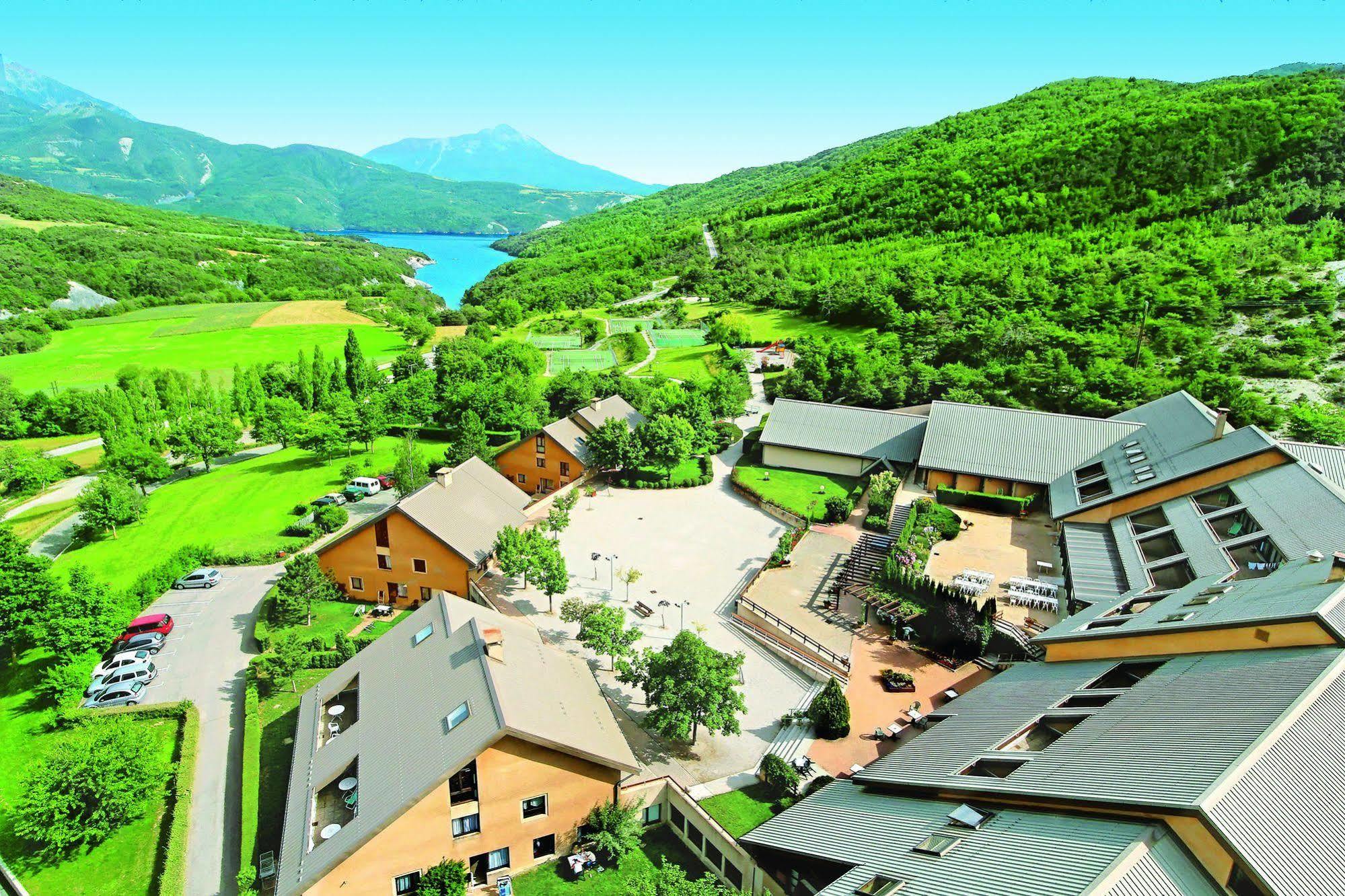 Club Vacances Bleues Les Horizons Du Lac Chorges Exterior photo